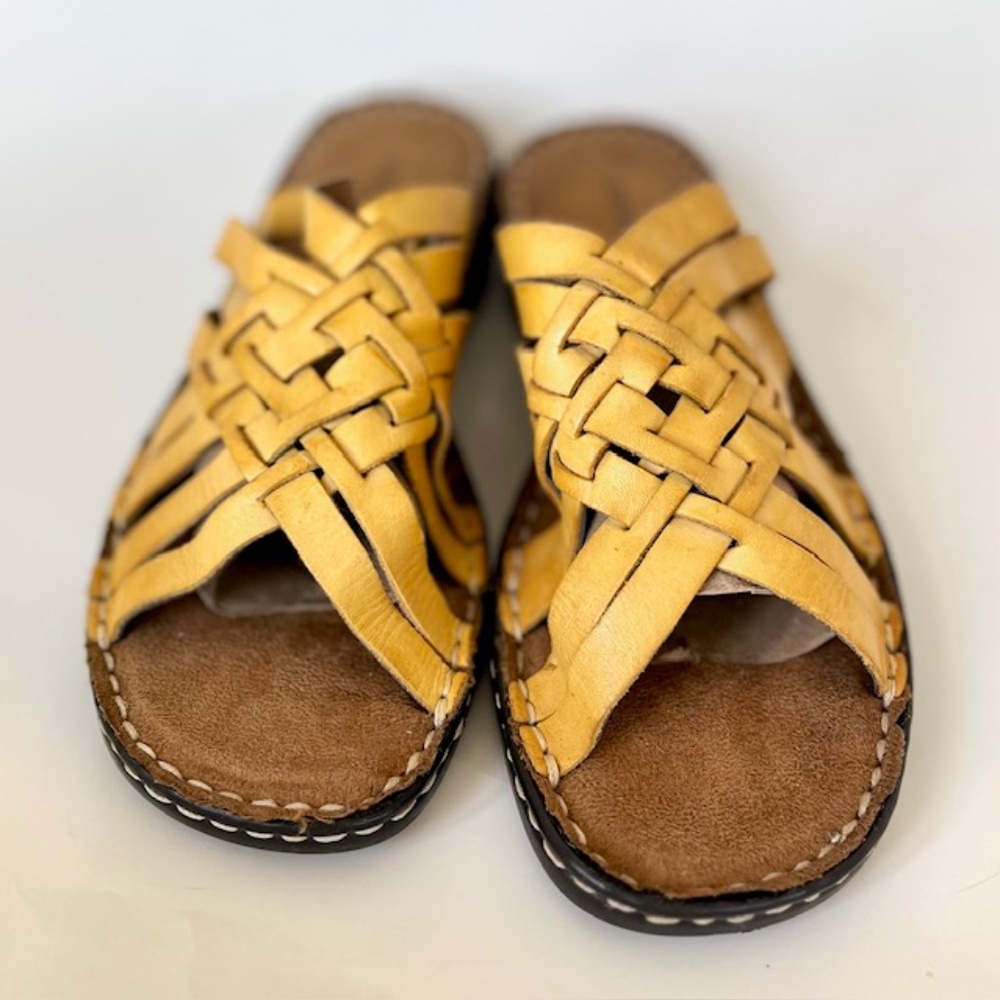 Natural Soul by Naturalizer Yellow Leather Sandals Size 7M - Picture 2 of 7